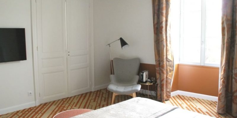 chambre-6_fauteuil